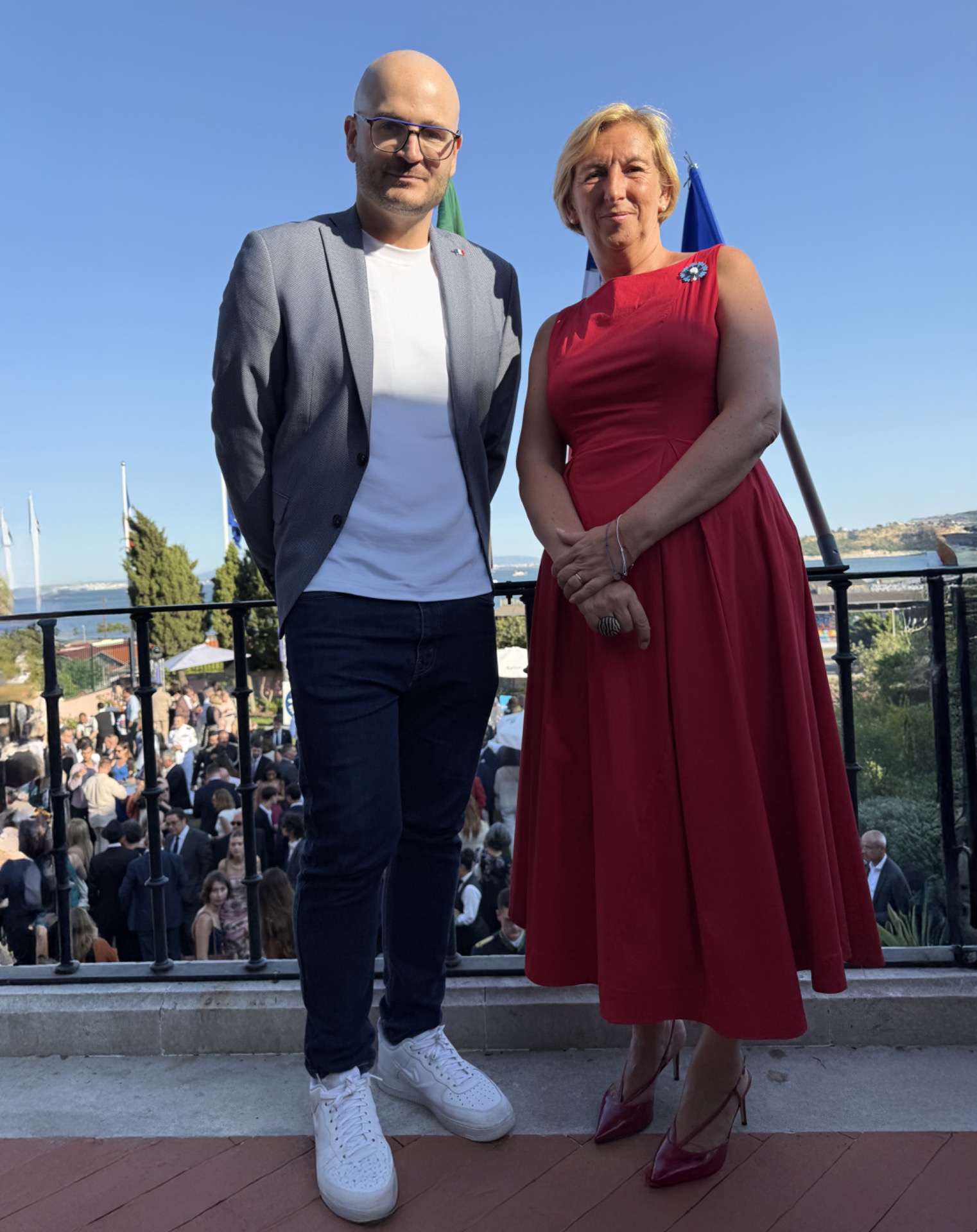 Official meeting between the artist O Gringo and the French Ambassador to Portugal, Hélène Farnaud-Defromont.